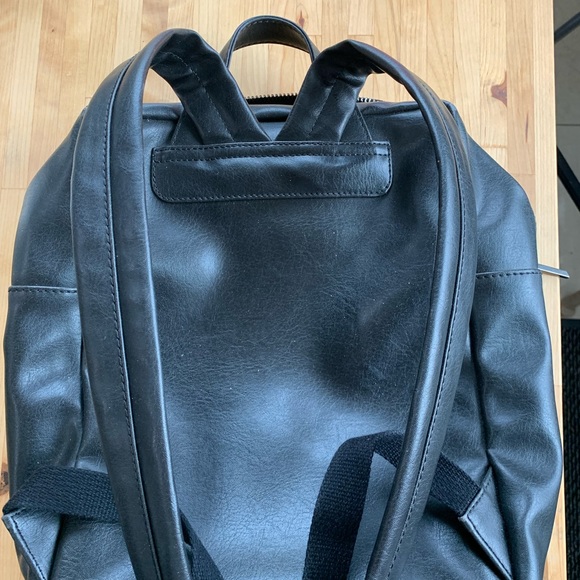 Full size black Matt and Nat backpack - Picture 2 of 3
